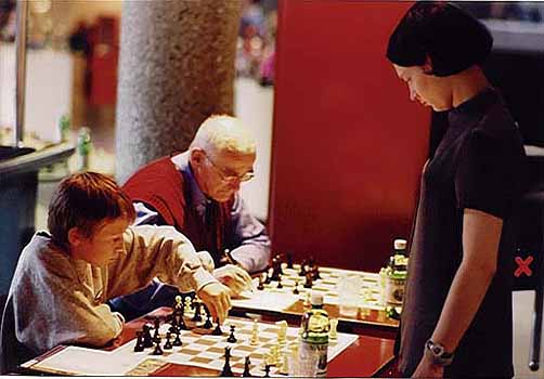 Alexandra Kosteniuk gives a simul