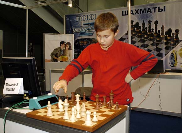 Electronic chess board